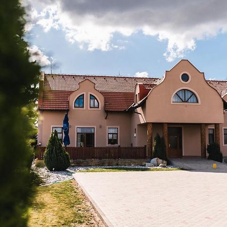 Motel Ard Sarovce Екстериор снимка