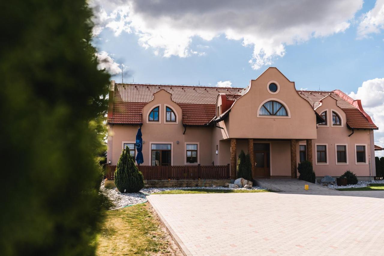 Motel Ard Sarovce Екстериор снимка
