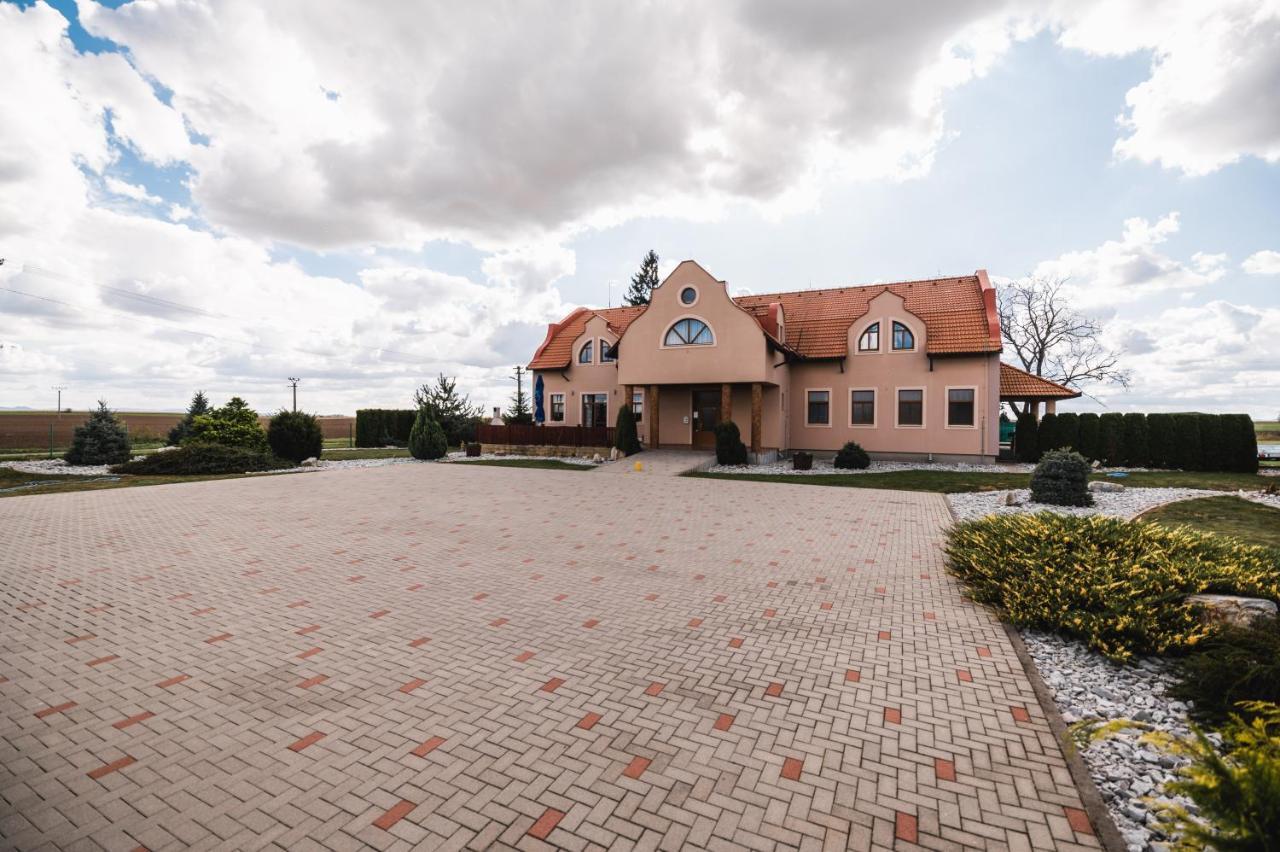 Motel Ard Sarovce Екстериор снимка