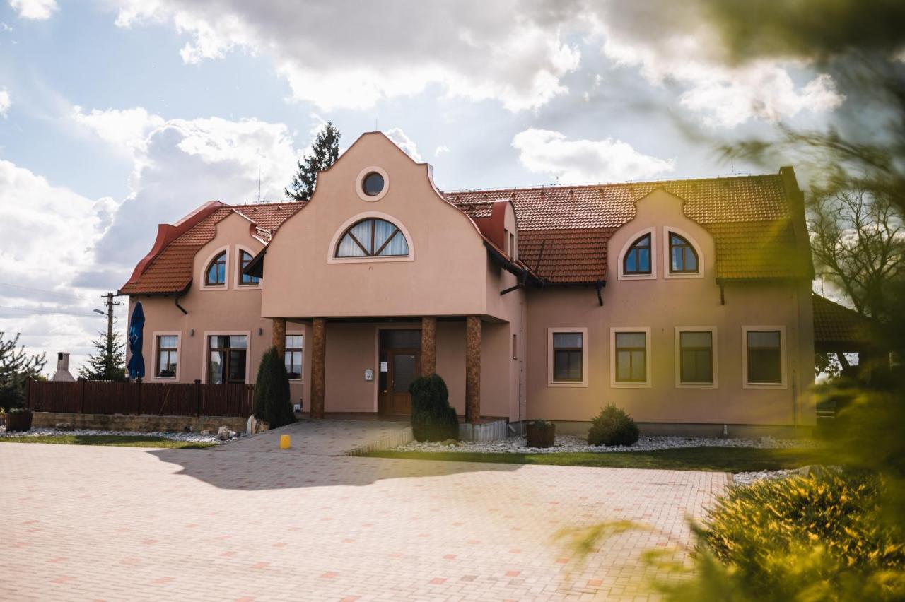 Motel Ard Sarovce Екстериор снимка